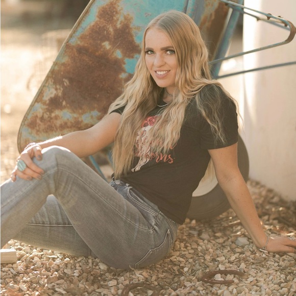 Meet your Posher, Jesslyn - Picture 3 of 4